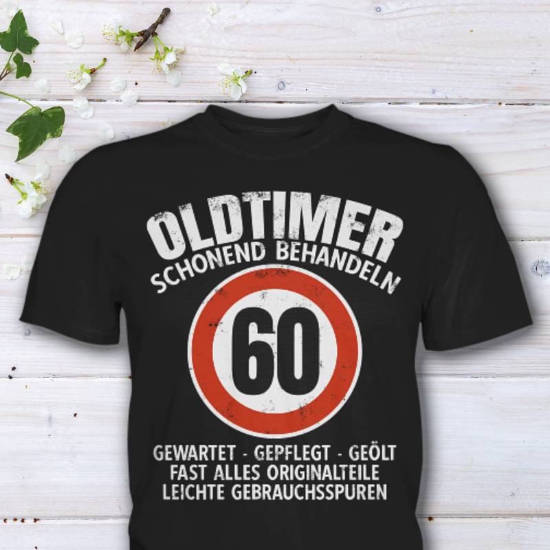 60. Geburtstag T-Shirt Als Tolles Geburtstagsgeschenk Mit Spruch Schonend Behandeln Oldtimer von HaLiLuDesigns