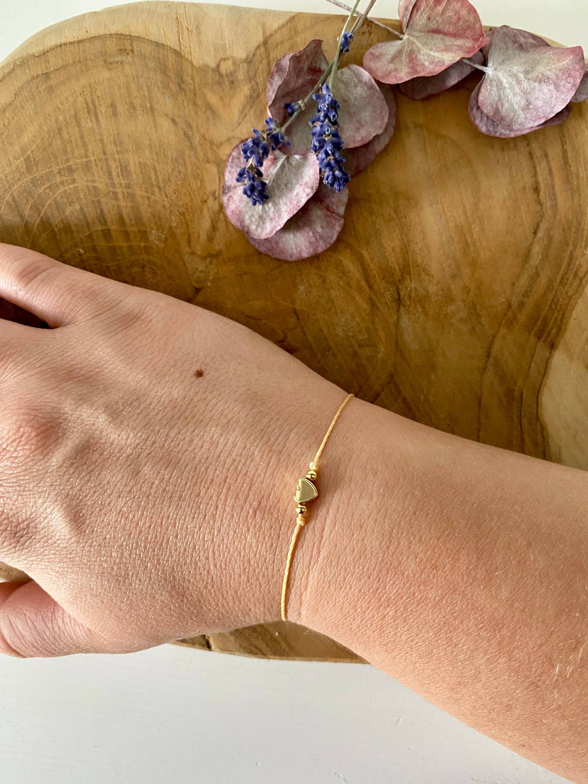 Filigranes Armband // Makramee Herzarmband Armbandset Boho-Chic Geschenk Freundschaftsarmband Handgeknüpft Herz Gold von HaLoHandgemacht