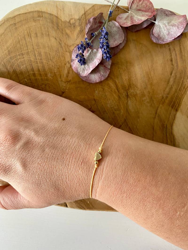 Filigranes Armband // Makramee Herzarmband Armbandset Boho-Chic Geschenk Freundschaftsarmband Handgeknüpft Herz Gold von HaLoHandgemacht