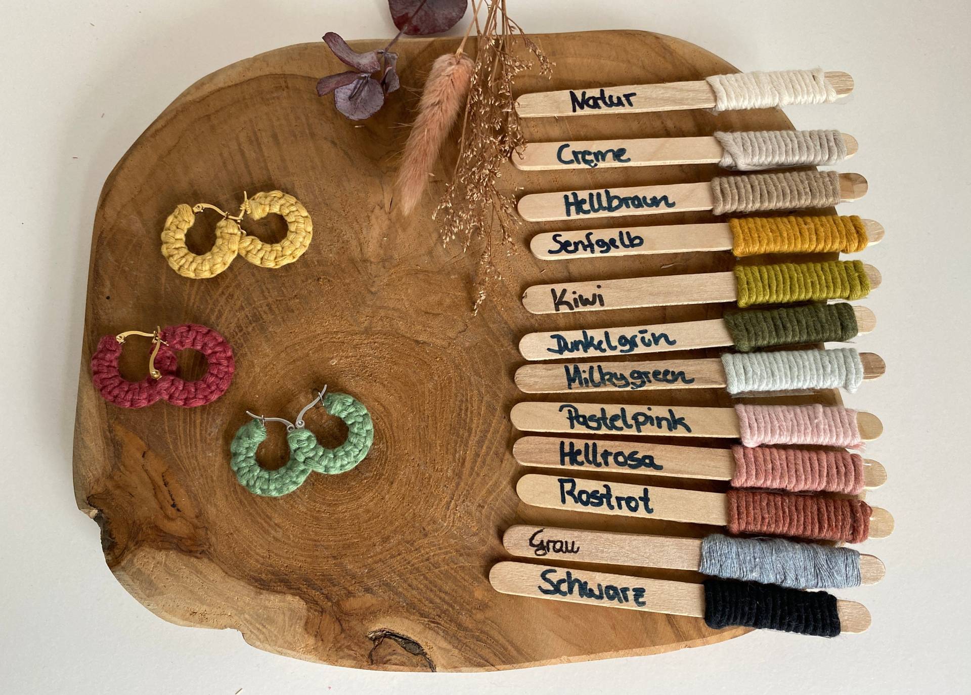 Handgeknüpfte Makrameeohrringe Aus Edelstahl in Verschiedenen Farben // Boho Sommerohrringe Geschenk Für Sie von HaLoHandgemacht