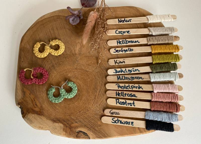 Handgeknüpfte Makrameeohrringe Aus Edelstahl in Verschiedenen Farben // Boho Sommerohrringe Geschenk Für Sie von HaLoHandgemacht