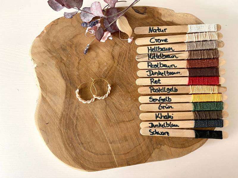 Makramee Ohrringe// Creolen// Ohrhänger// Handgeknüpft//Gold// Geschenk// Boho// Hippie// Boho-Chick// Gewachstes Garn Makramee Ohrringe// Creolen// Ohrhänger// Handgeknüpft//Gold// Geschenk// Boho// Hippie// Boho-Chick// Gewachstes Garn von HaLoHandgemacht