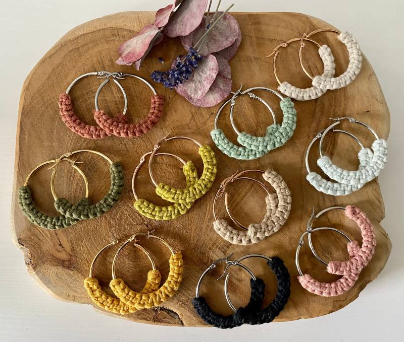 Makramee Ohrringe // Creolen Schmuck Ohrhänger Boho Hippie Herbstfarben Boho-Chick Baumwollgarn von HaLoHandgemacht