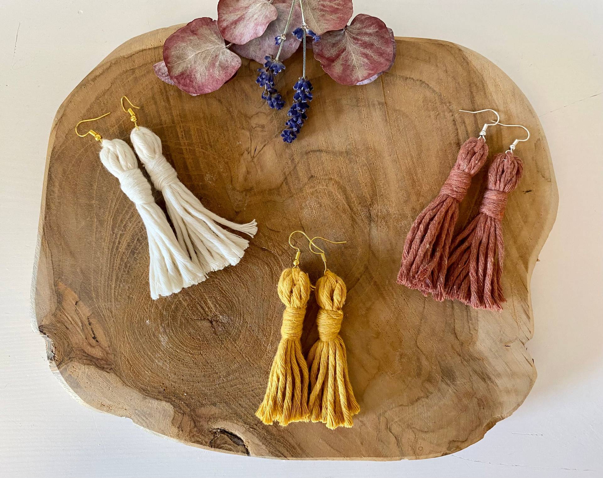 Makramee Ohrringe // Quasten Tassel Boho Festival Statementohrringe Hängeohrringe von HaLoHandgemacht