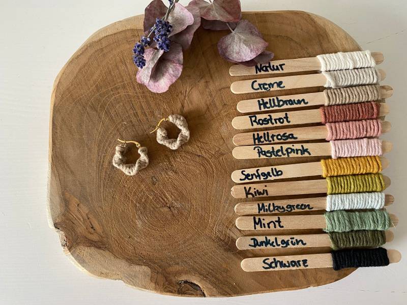 Makramee Ohrringe 20mm | Handgeknüpft Edelstahl Boho Schmuck Allergikerfreundlich Verschiedene Farben von HaLoHandgemacht