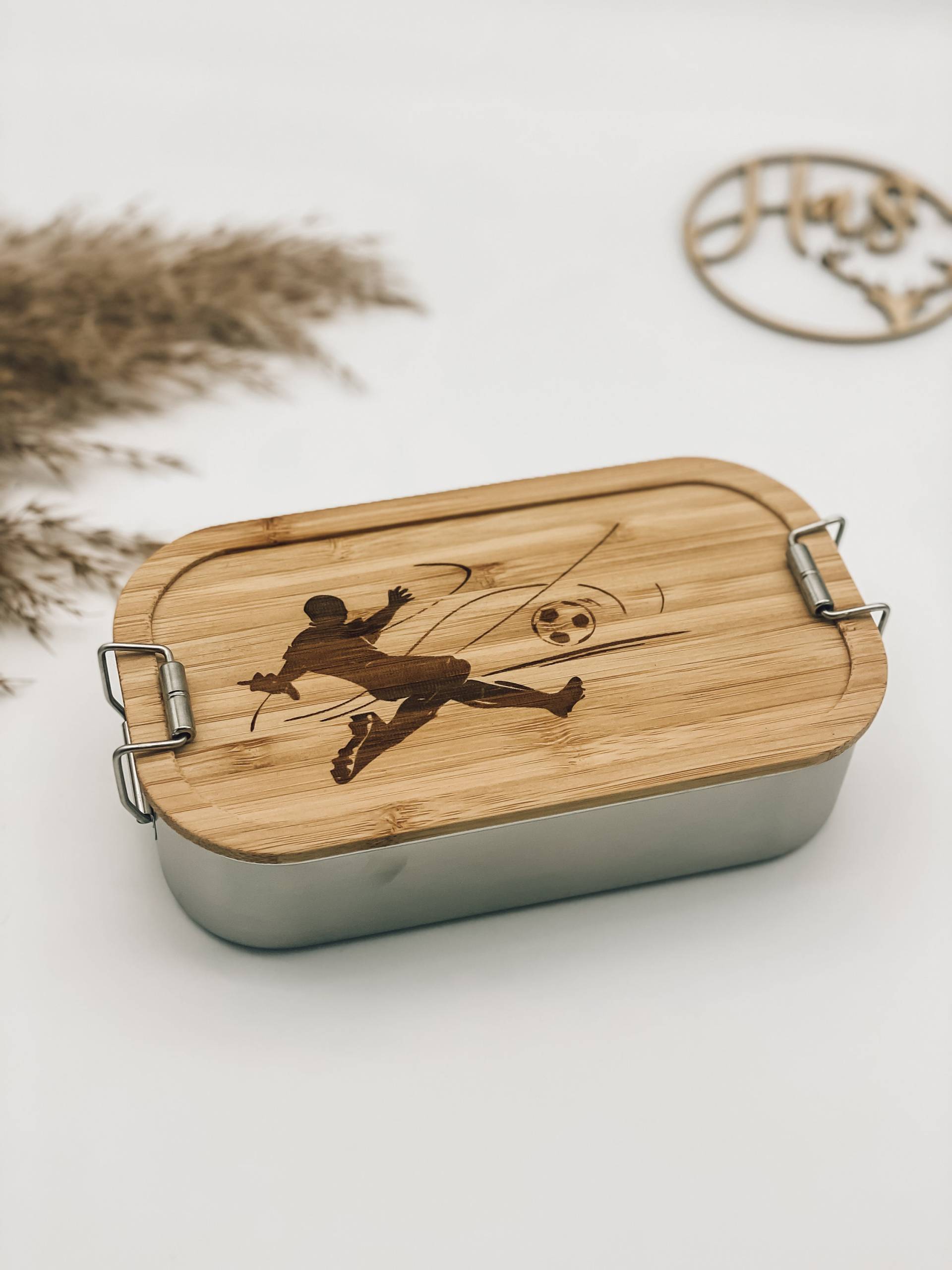 Lunchbox Fussballer Personalisiert Mit Namen Aus Metall, Vesperdose, Brotdose, Edelstahl, Bambus Lunchbox Fussballer Personalisiert Mit Namen Aus Metall, Vesperdose, Brotdose, Edelstahl, Bambus von HaSiManufaktur