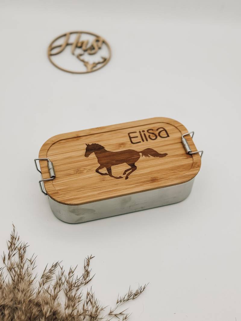 Lunchbox Pferd Personalisiert Mit Namen Aus Metall, Vesperdose, Brotdose, Edelstahl, Bambus Lunchbox Pferd Personalisiert Mit Namen Aus Metall, Vesperdose, Brotdose, Edelstahl, Bambus von HaSiManufaktur