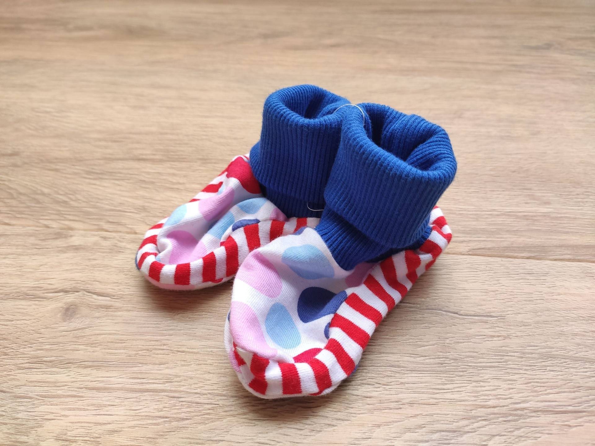 Baby Schühchen Aus Jersey | Schuhgröße 19 von HaaluTheUglyBunny