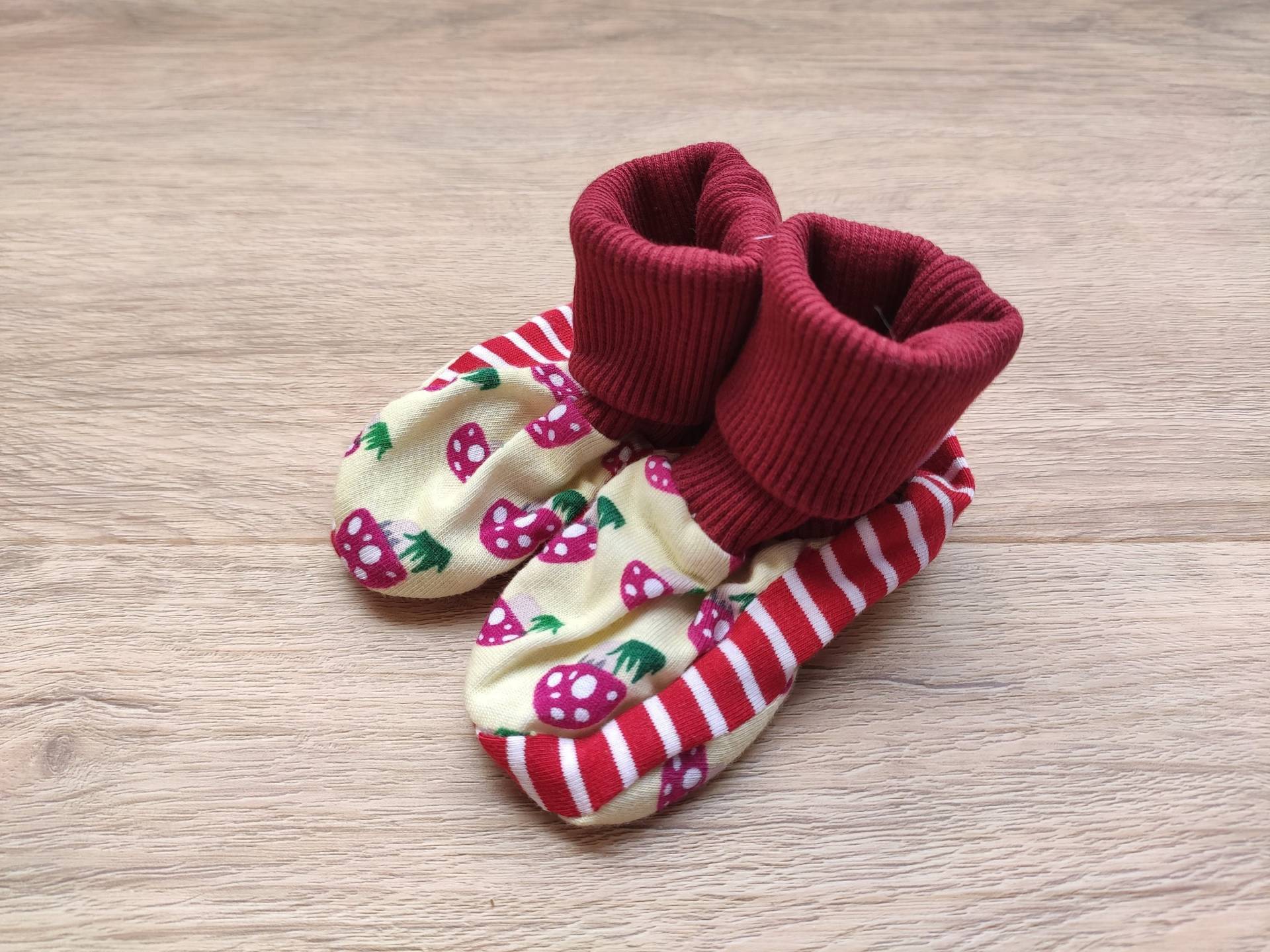 Baby Schühchen Aus Jersey | Schuhgröße 20 von HaaluTheUglyBunny