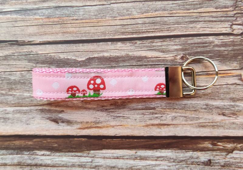 Schlüsselband in Rosa Mit Pilz-Motiv von HaaluTheUglyBunny