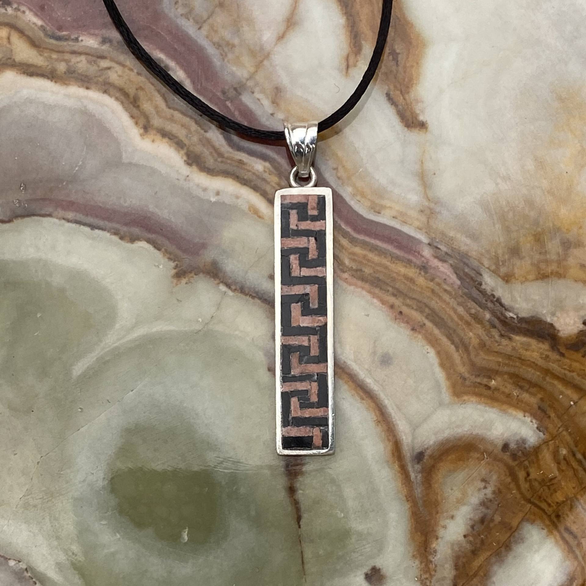 Handgemachte Border Patterned Micro Mosaik 925K Silber Halskette, Anhänger Schlicht Und Mit Grün, Braun, Gelb Farbige Natursteinen Verziert von HaasMosaicShop