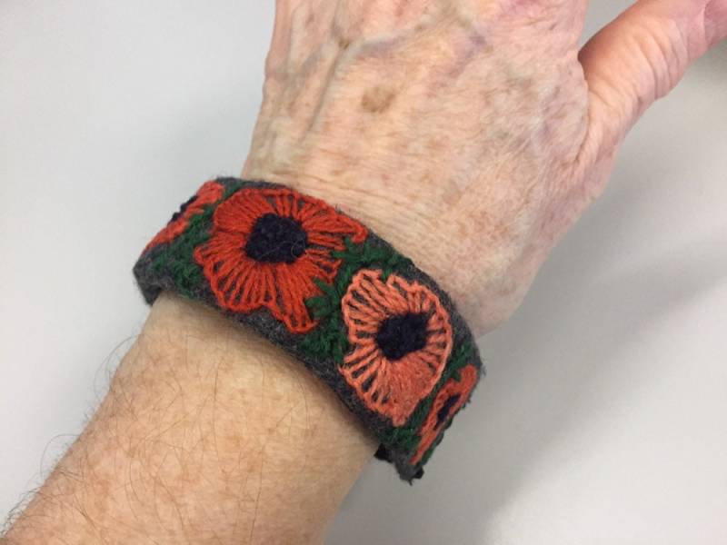 Orange Mohn Hand Bestickt Wolle Armband Orange Mohn Hand Bestickt Wolle Armband von Habjah