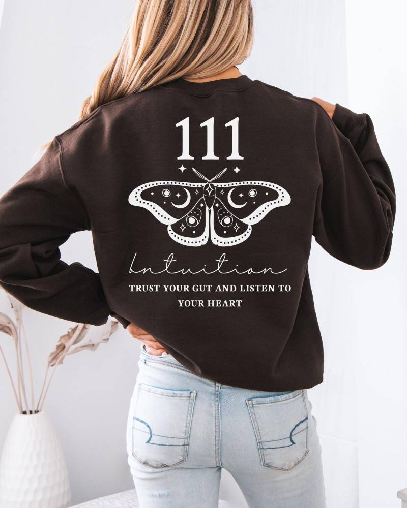 Personalisiertes Engelszahl Sweatshirt Braun - Spiritueller Pullover Damen Geschenk Für Beste Freundin Oversized Boho Hoodie von Habowithlove