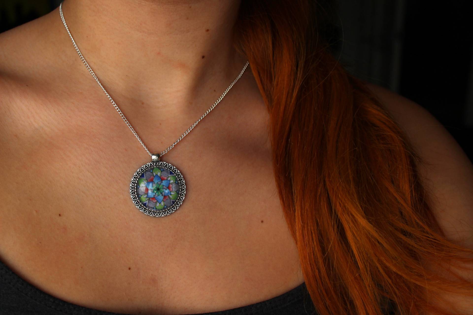 Blaue Mandala Anhänger Charm Halskette | Kreis Spirituelle An Kurzer Silber Kette Geschenk Für Sie Blumiger Halsreif Achtsame Gegenwart Blaue Mandala Anhänger Charm Halskette | Kreis Spirituelle An Kurzer Silber Kette Geschenk Für Sie Blumiger Halsreif Achtsame Gegenwart von HacunaMandala