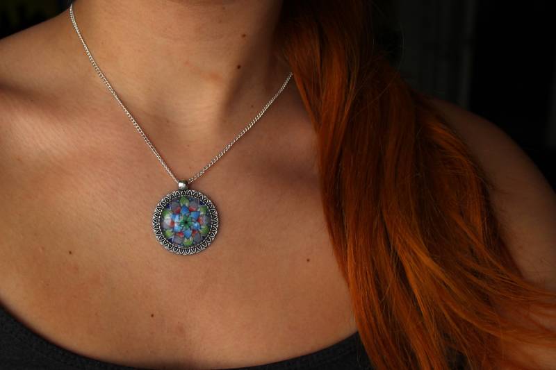 Blaue Mandala Anhänger Charm Halskette | Kreis Spirituelle An Kurzer Silber Kette Geschenk Für Sie Blumiger Halsreif Achtsame Gegenwart Blaue Mandala Anhänger Charm Halskette | Kreis Spirituelle An Kurzer Silber Kette Geschenk Für Sie Blumiger Halsreif Achtsame Gegenwart von HacunaMandala