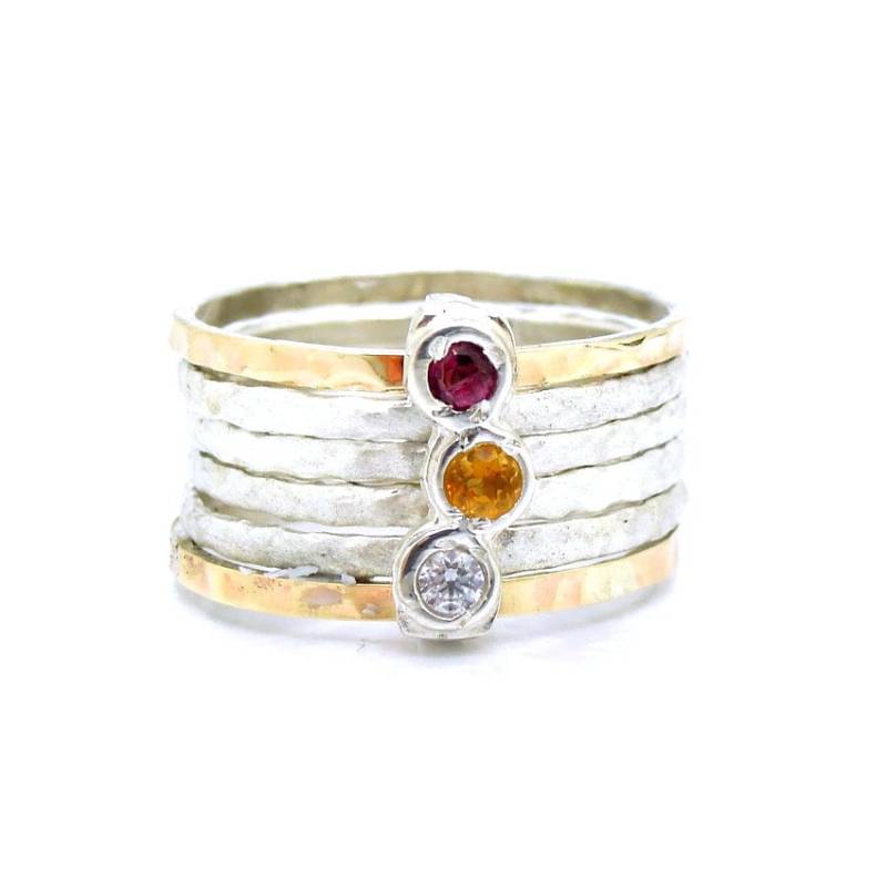 Edelstein-stapelring Mit Gold Und Silber Gehämmert Bands von HadasGold