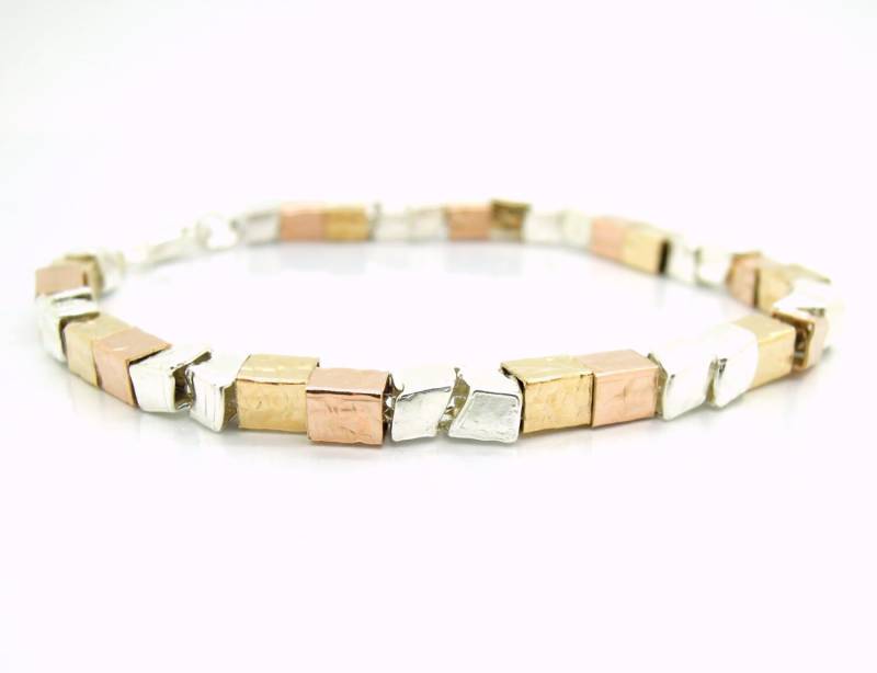 Multi Farbe Gehämmert Gold Gefüllt Und Silber-Armband von HadasGold