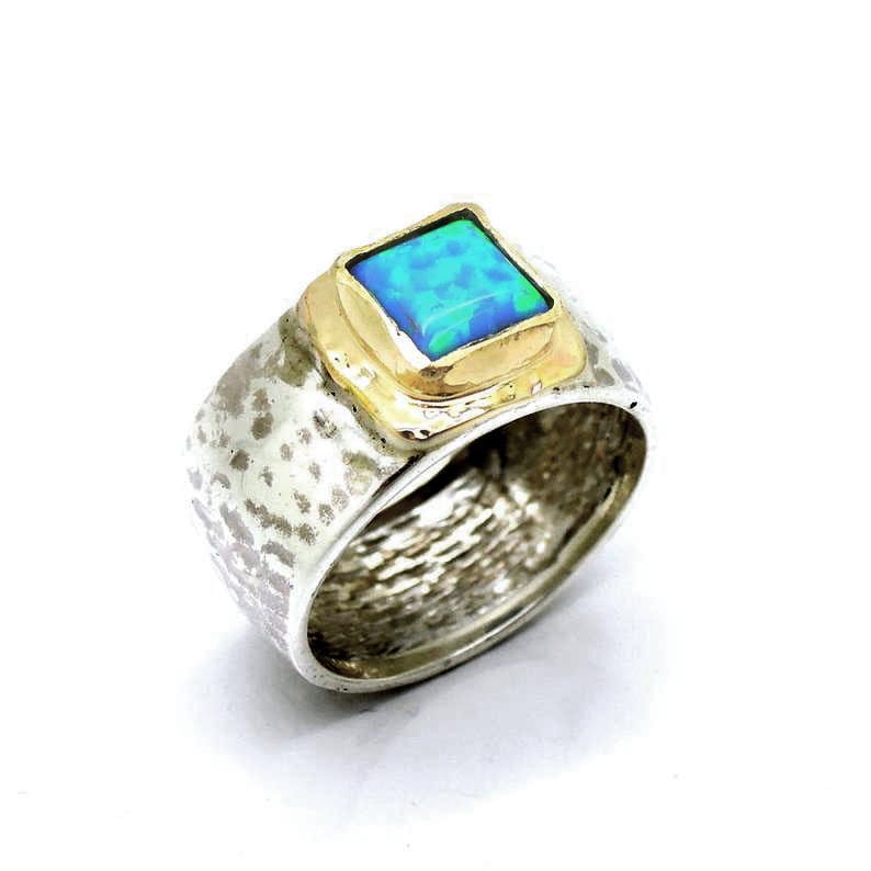 Opaal Ring in Goud Met Gehamerd Sterling Zilver von HadasGold