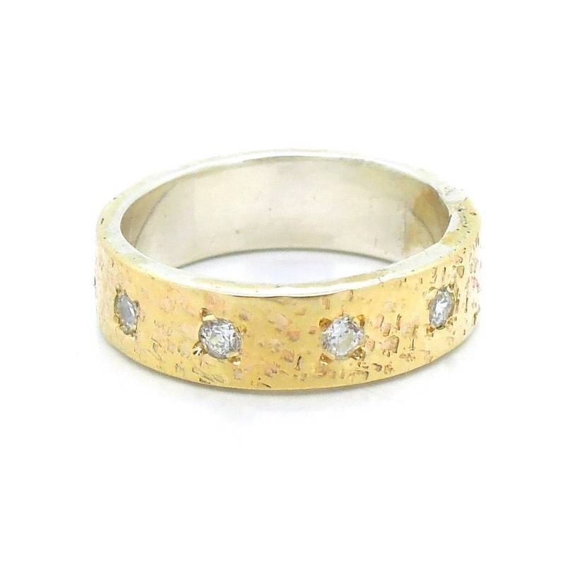 Zircon Ring With Hammered Yellow Gold & Silver von HadasGold