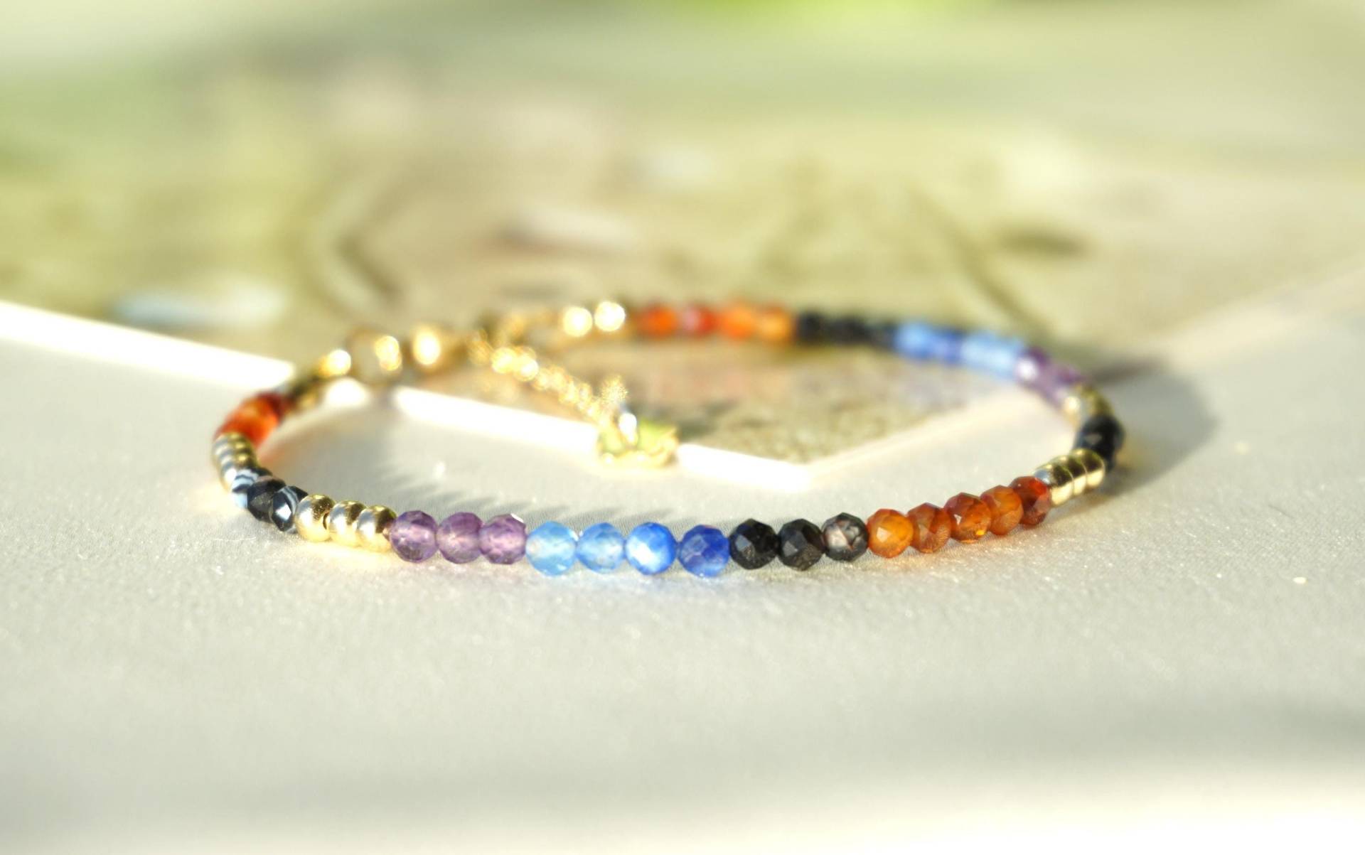 Armband Aus Gemischte Farben Der Echte Edelsteinperlen, Chakra Heilkristall, Niedliches Armkettchen Armband Aus Gemischte Farben Der Echte Edelsteinperlen, Chakra Heilkristall, Niedliches Armkettchen von HadisDesigns