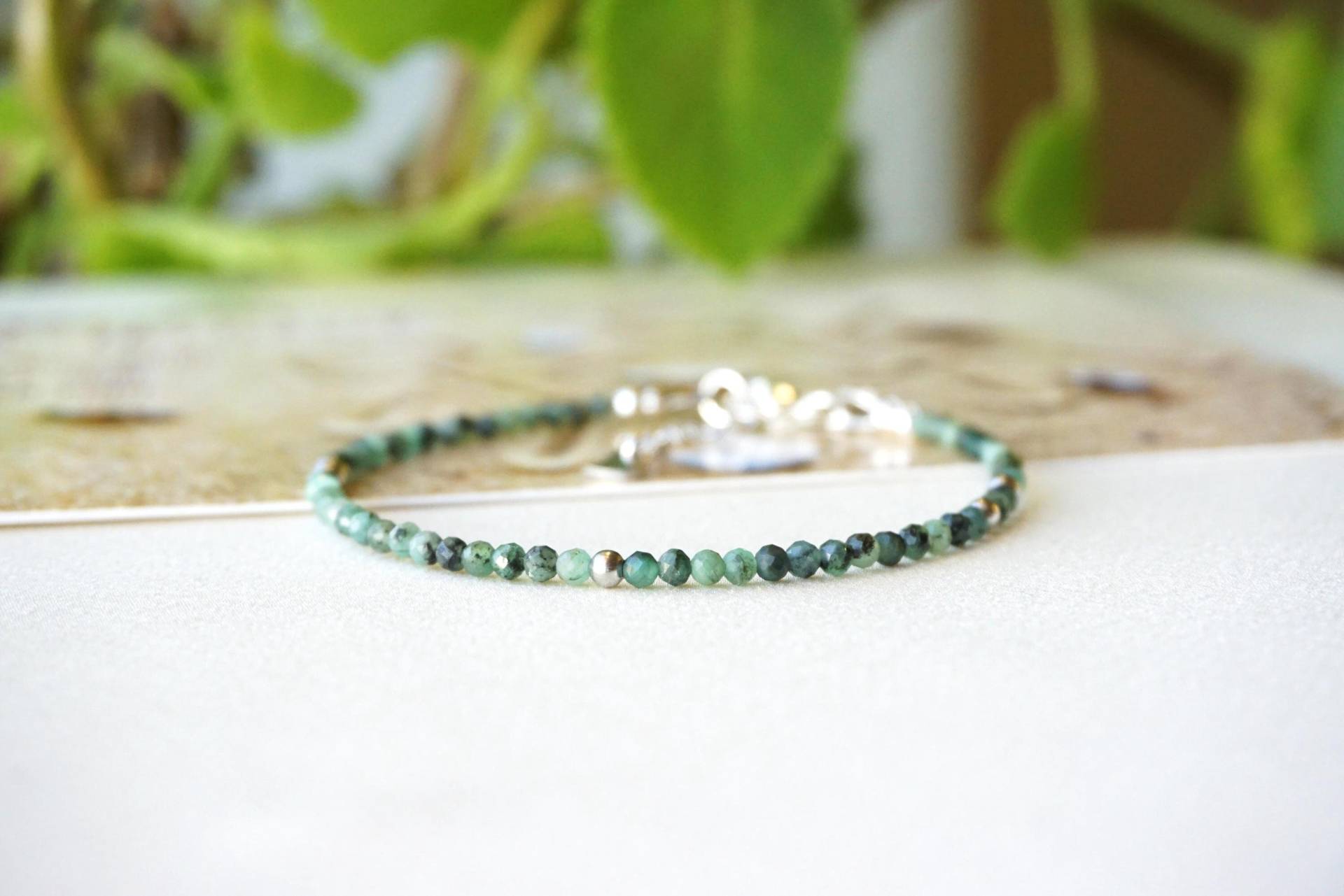 Grüne Smaragd Armband Aus Echten Natürlichen Edelsteinperlen, Herzt Chakra-Yoga-Heilkristall, Mai Geburtsstein Armkette Grüne Smaragd Armband Aus Echten Natürlichen Edelsteinperlen, Herzt Chakra-Yoga-Heilkristall, Mai Geburtsstein Armkette von HadisDesigns