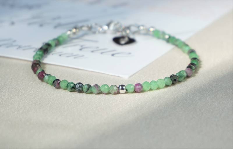 Grüner Rubin Zoisit Armband Aus Echten Natürlichen Edelsteinperlen, Rot Chakra-Yoga-Heilkristall, Juli Geburtsstein Armkette Grüner Rubin Zoisit Armband Aus Echten Natürlichen Edelsteinperlen, Rot Chakra-Yoga-Heilkristall, Juli Geburtsstein Armkette von HadisDesigns