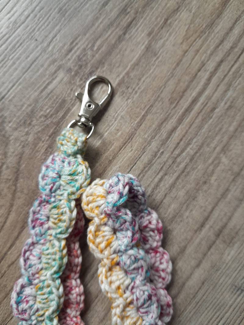 Multicolor Schlüsselband Gehäkelt Mit Karabiner Multicolor Schlüsselband Gehäkelt Mit Karabiner von HaekelJolie