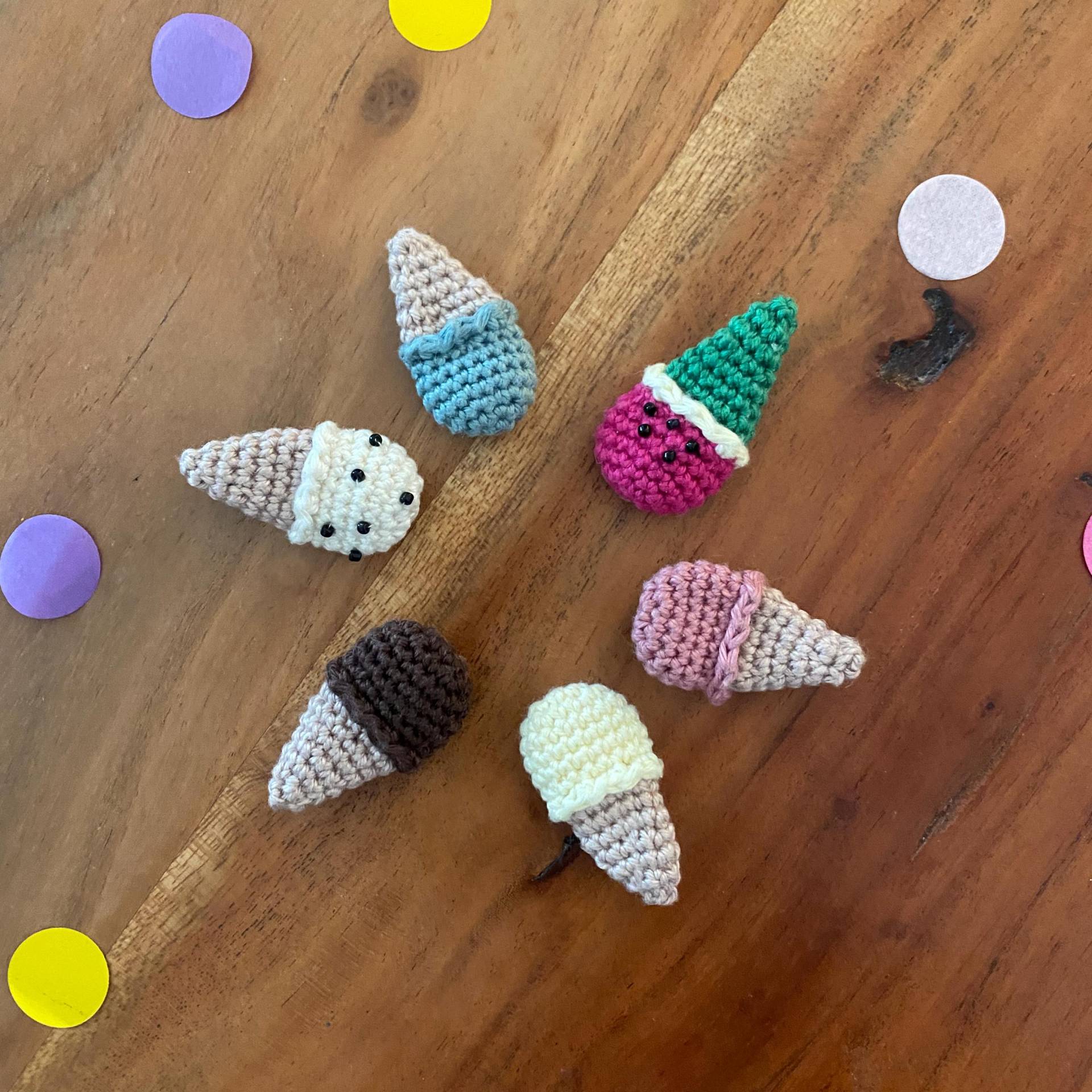 Gehäkelte Eistüte Zum Anstecken, Anstecker, Brosche, Crochet-Pin Gehäkelte Eistüte Zum Anstecken, Anstecker, Brosche, Crochet-Pin von HaekelKaethel