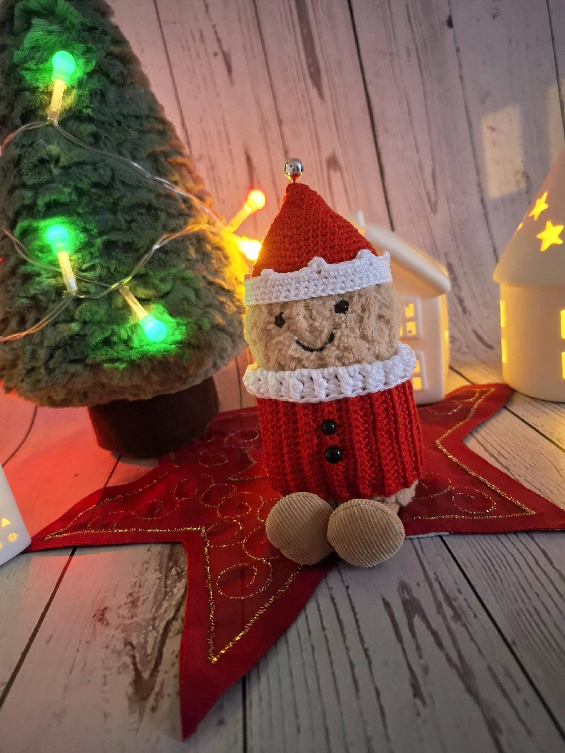 Weihnachtsmann Weihnachts-Outfit Mit Zipfelmütze & Jumper Für Erdnuss-Plüschtier/ Kleidung Gehäkelt/Ornament/Kein Spielzeug/Nicht Kinder von HaekelMuttiManu