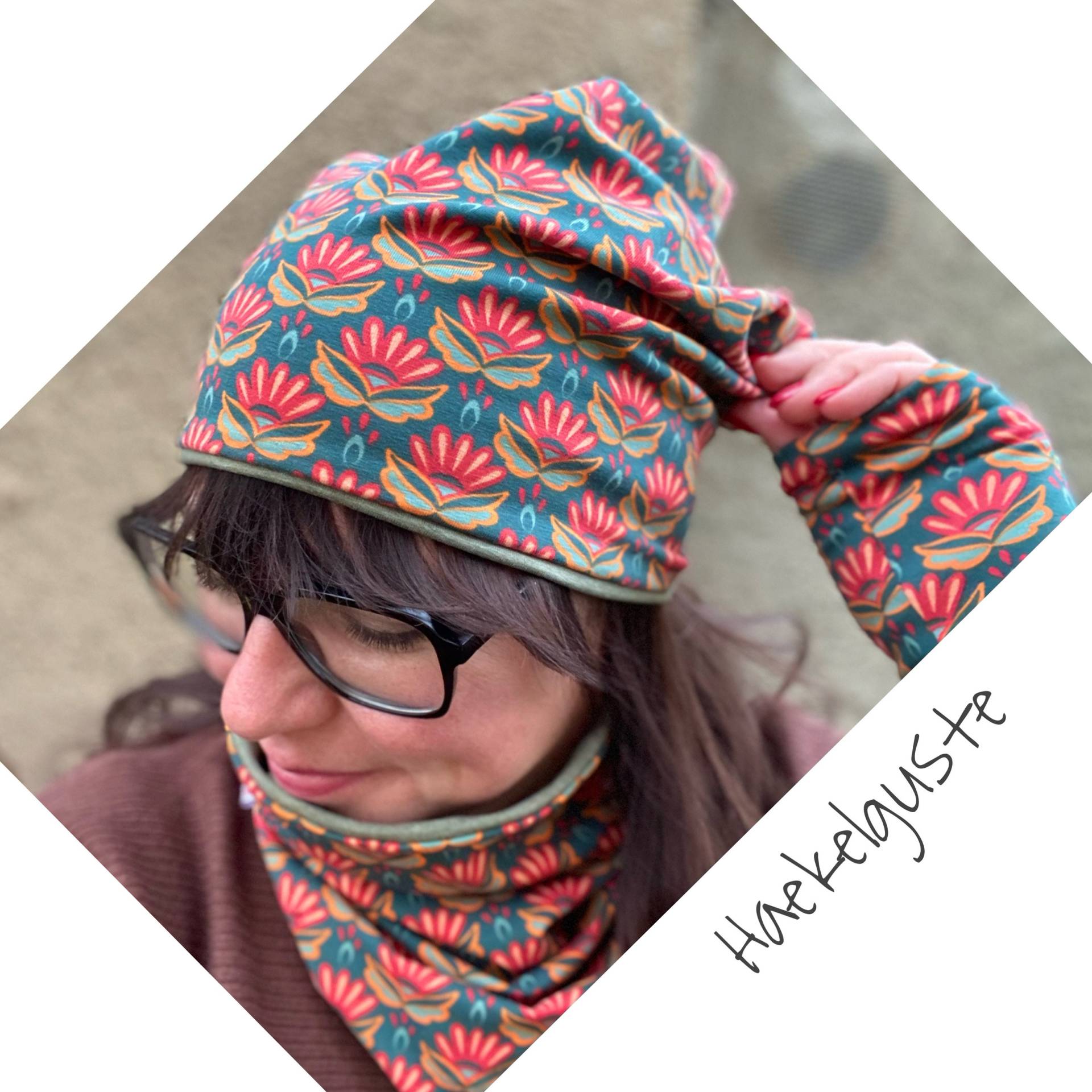 Beanie Loop Stulpen Damen Set Geschenk Mütze Armstulpen Freundin Geburtstag Retro Blumen Oliv Herbst Übergang Beanie Loop Stulpen Damen Set Geschenk Mütze Armstulpen Freundin Geburtstag Retro Blumen Oliv Herbst Übergang von Haekelguste