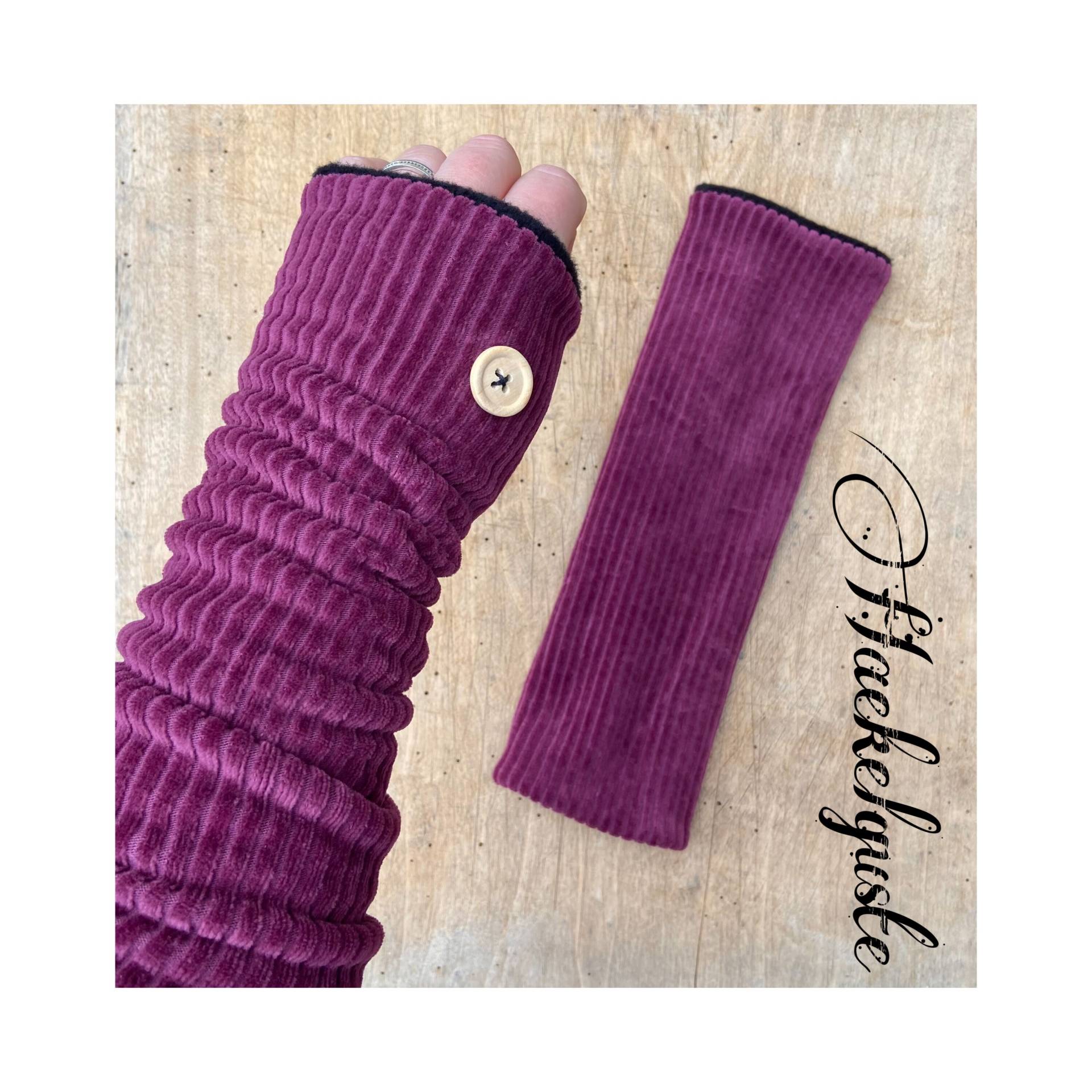 Fleece Bio Cordnicky " Knöpfchen Armstulpen Beere Damen Stulpen Gefüttert Geschenk Freundin Allergiker Armschutz von Haekelguste