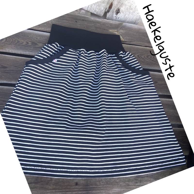 Gr. 42 Schwarzer Streifen Rock Damen Punkte Mit Taschen Gestreift Schwarz Weiß von Haekelguste