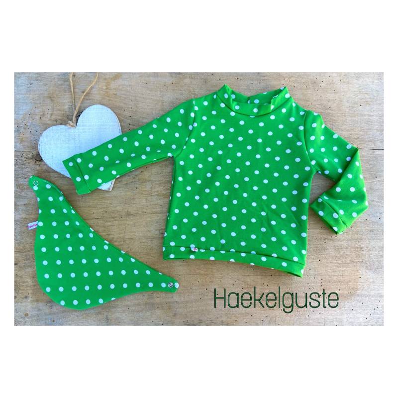 Langarmshirt " Punkte Kinder Shirt Grün Weiß Mädchen Hoodie Mütze Dreieckstuch Baby von Haekelguste