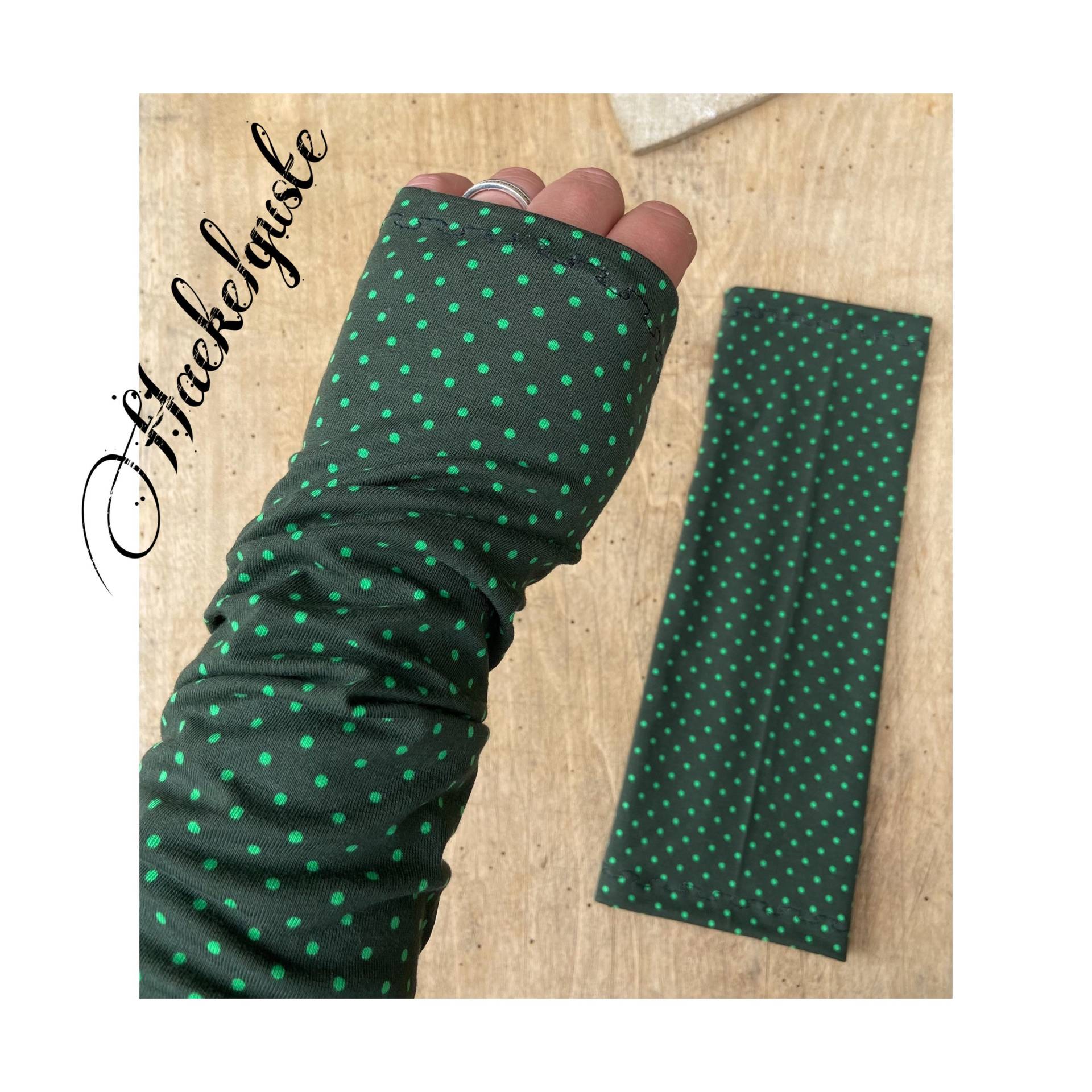 Lange Armstulpen " Pünktchen Dunkelgrüne Stulpen Woman Jersey Punkte Points Dots Lange Armstulpen " Pünktchen Dunkelgrüne Stulpen Woman Jersey Punkte Points Dots von Haekelguste