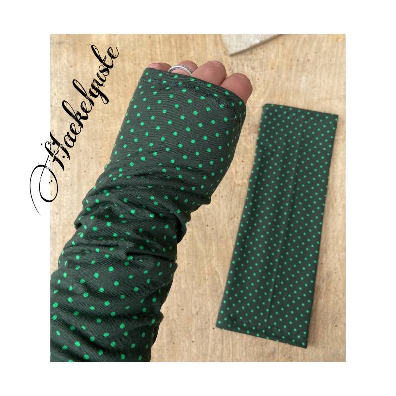 Lange Armstulpen " Pünktchen Dunkelgrüne Stulpen Woman Jersey Punkte Points Dots Lange Armstulpen " Pünktchen Dunkelgrüne Stulpen Woman Jersey Punkte Points Dots von Haekelguste