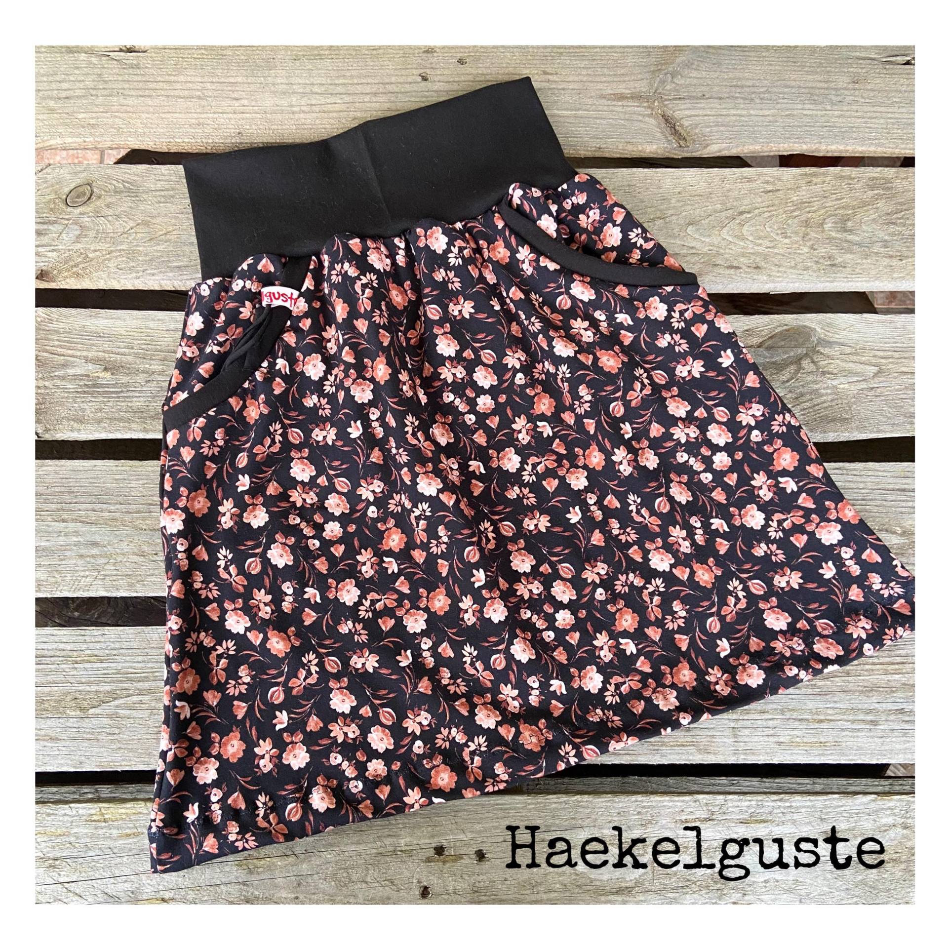 Schwarzer Miniblümchen Rock Damen Punkte Mit Taschen Streublümchen Blüten von Haekelguste