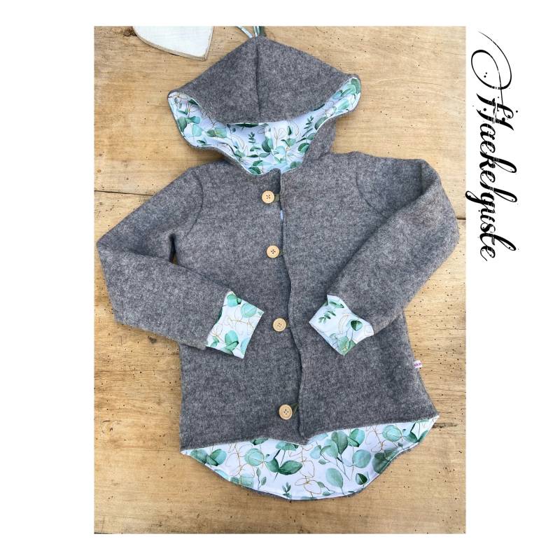 Wollwalk Schurwolle Walkmantel Jacke Eukalyptus Blätter Grau Grün Zipfeljacke Kinder Mantel von Haekelguste