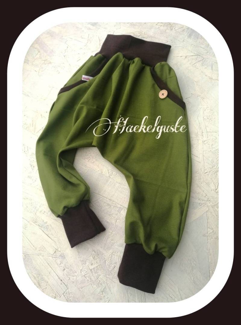 Pumphose Knöpfchen Sarouelhose Kinder Unisex Jogger Pants Grün Braun von Haekelguste