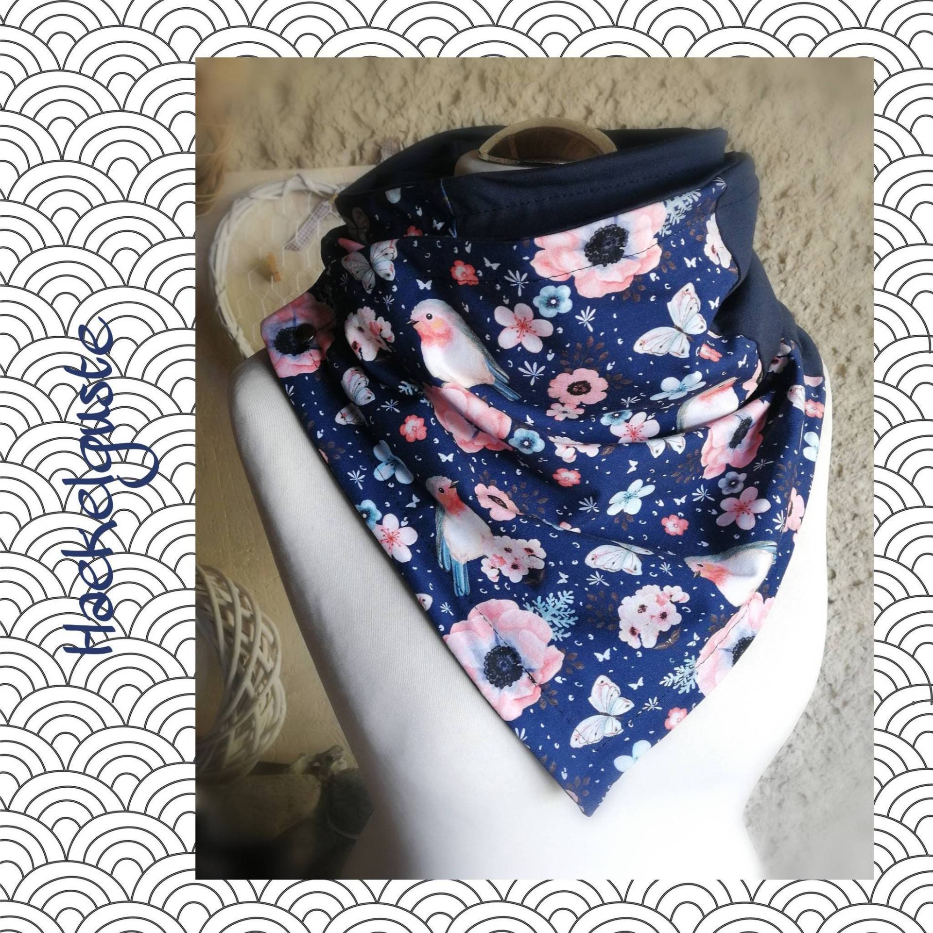 xxl "Rotkehlchen" Wickelschal , Dreieckstuch Damen Tuch Großer Schal Dunkelblau Vogel Rosa Rotkehlchen Blumen von Haekelguste