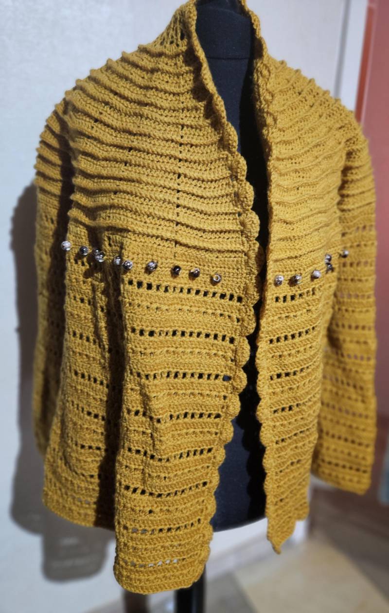 Cardigan, Trendfarbe Curry, Handarbeit, Gehäkelt von HaekelmamasBoutique