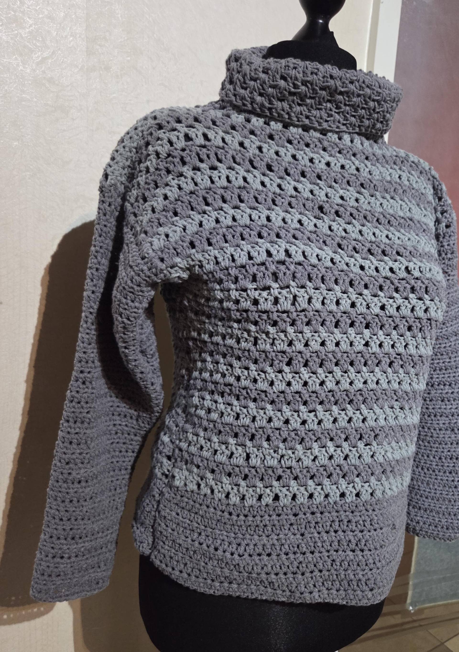 Pullover in Grautönen von HaekelmamasBoutique