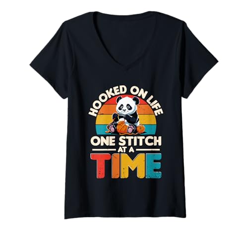 Damen Häkeln Stricken One Stitch at A Time T-Shirt mit V-Ausschnitt Damen Häkeln Stricken One Stitch at A Time T-Shirt mit V-Ausschnitt von Häkeln Häkeln
