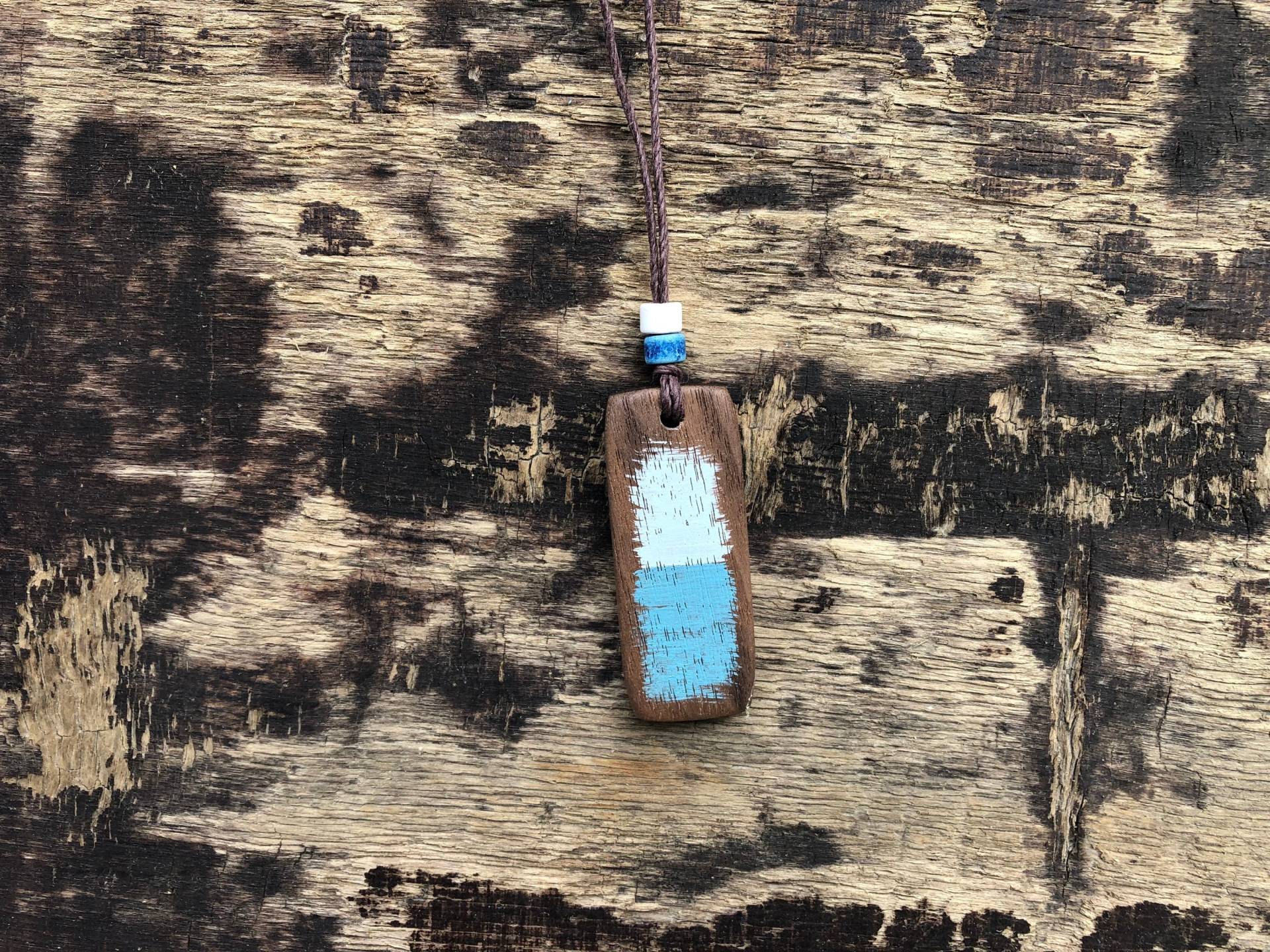 Kette Mit Holzanhänger, Himmel Und Meer, Halskette, Schmuck, Keramikperlen, Maritim, Kettenanhänger, Geschenk, Hanfschnur, Perlen, Unikat Kette Mit Holzanhänger, Himmel Und Meer, Halskette, Schmuck, Keramikperlen, Maritim, Kettenanhänger, Geschenk, Hanfschnur, Perlen, Unikat von Haeuserwerk