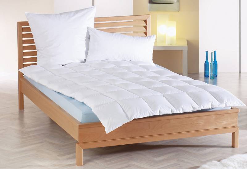 Haeussling Daunenbettdecke + Kopfkissen "Kuscheltraum, Set: Bettdecke 135x200 & Kissen 80x80 cm & weiter Größen" Hergestellt in Deutschland, Daunen der Klasse 1 von Haeussling