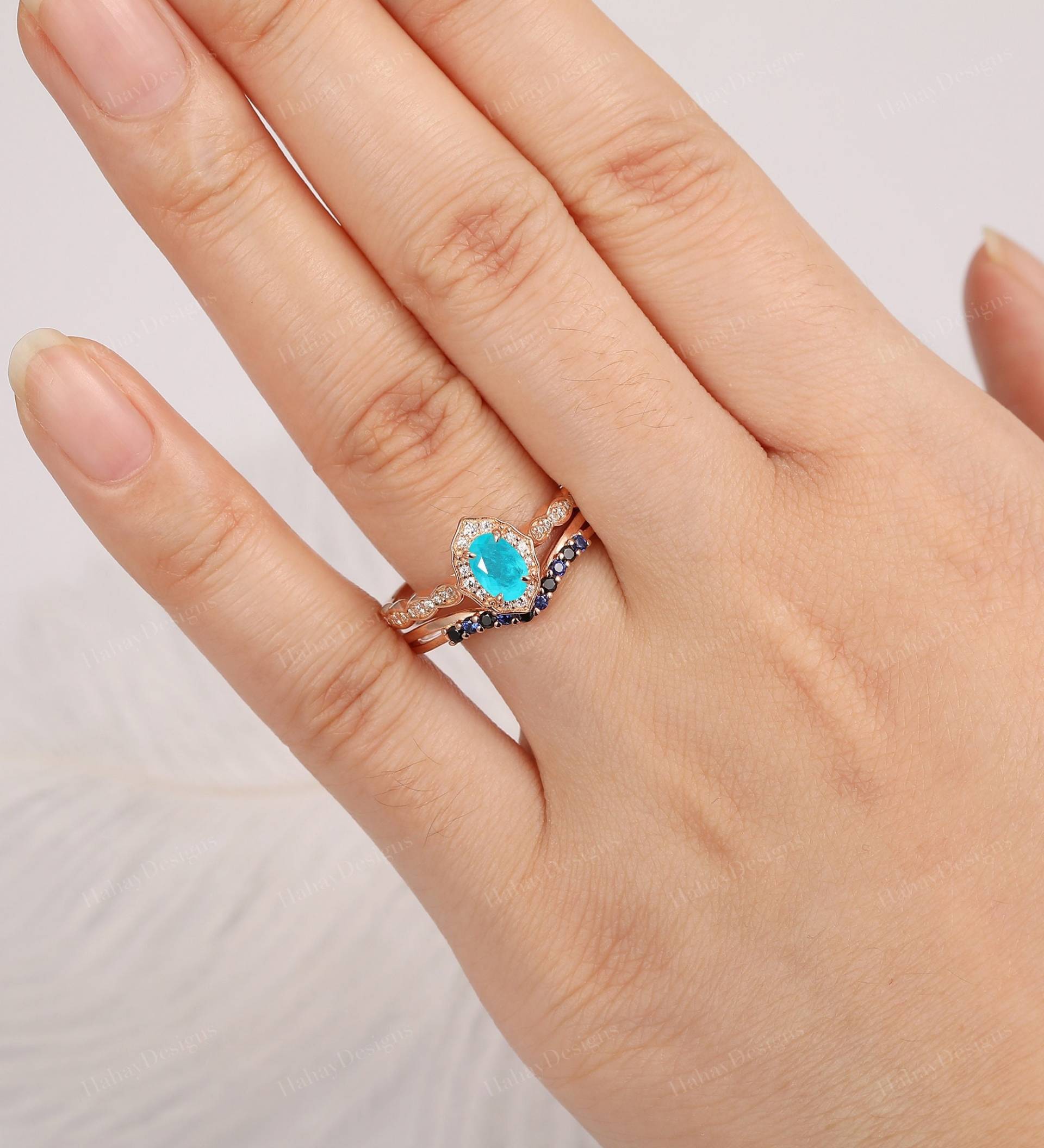 Paraiba Turmalin Braut Set/Saphir Ehering Schwarzer Diamant Ring Pear Bezel Verlobungsring von HahayDesigns