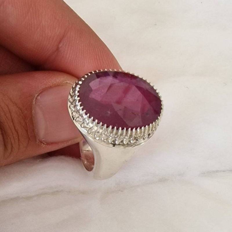 Rubin Ring Aus Silber Mit Einem Schönen Roten Handarbeit/Handmade von HaidarAndCo