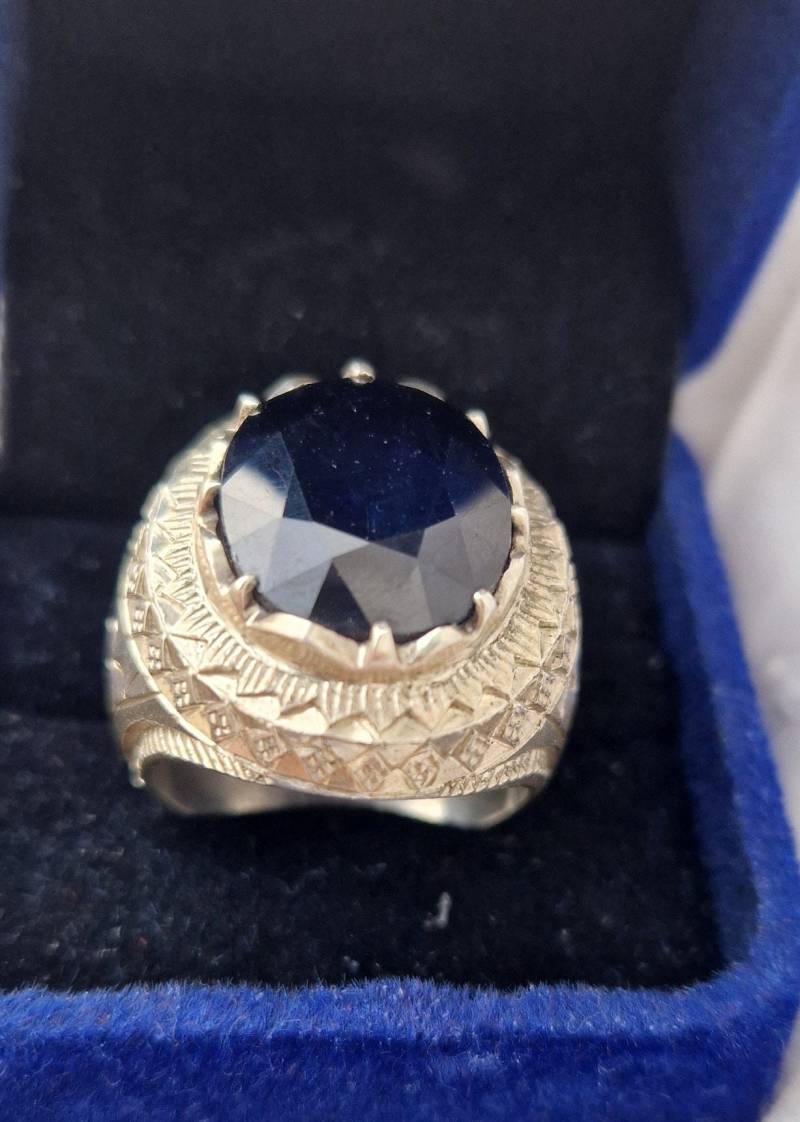 Saphir - Silberring Blau [Unisex]/Silver Ring With Blue Sapphire von HaidarAndCo