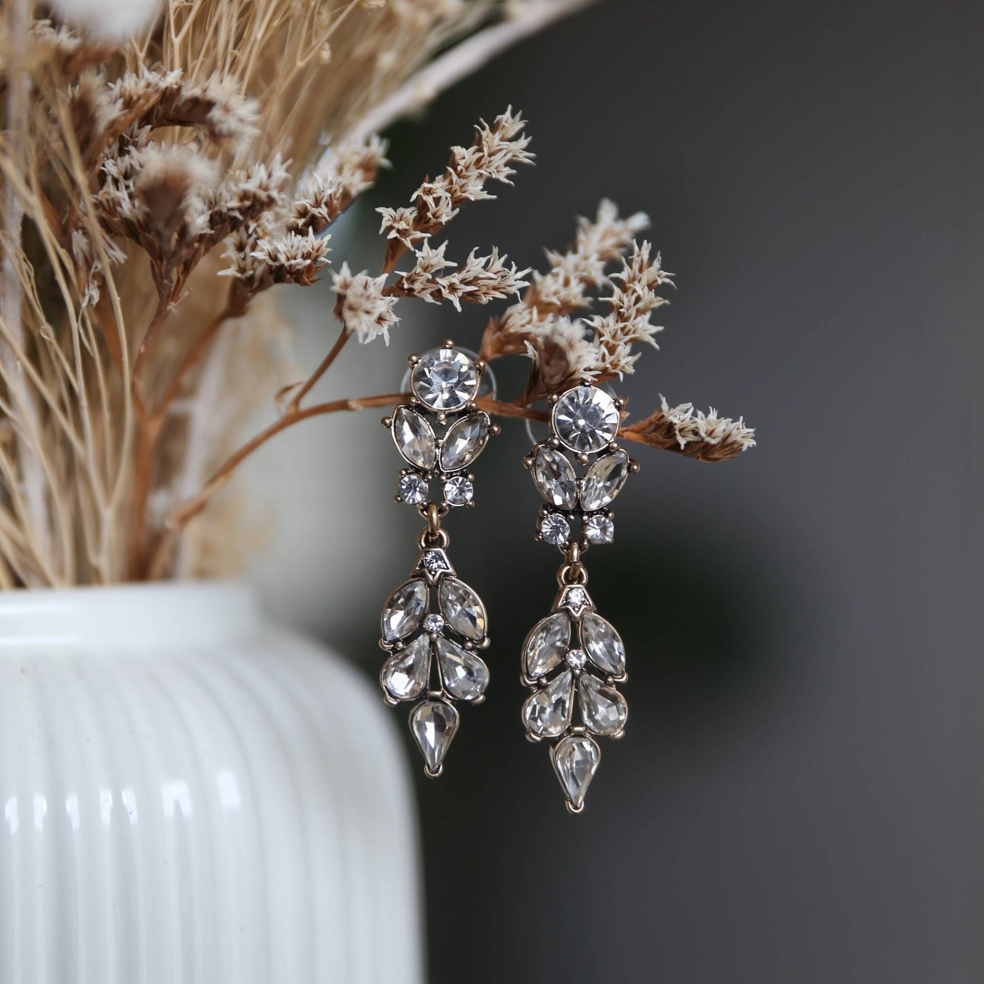 Elegante Glas Chandelier Ohrringe von HailsandCo