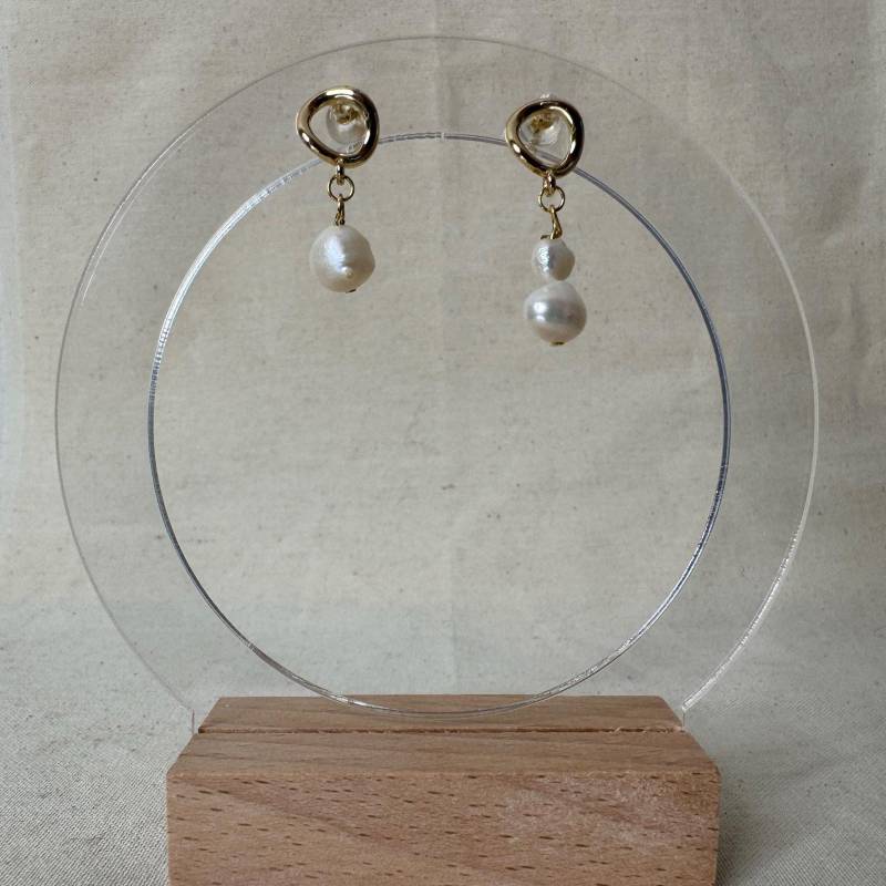 Goldene Doppelperlen-Ohrringe - Eleganter Handgefertigter Schmuck Mit Süßwasserperlen von Hajiinoo