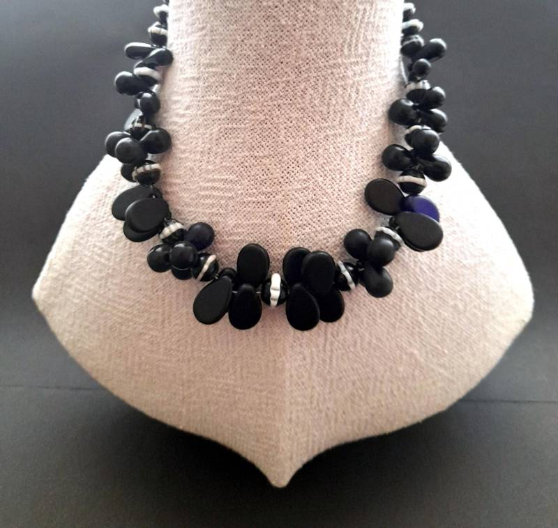 Kette Mit Hochzeits - Und Taufperlen Aus Mali von Hakehana